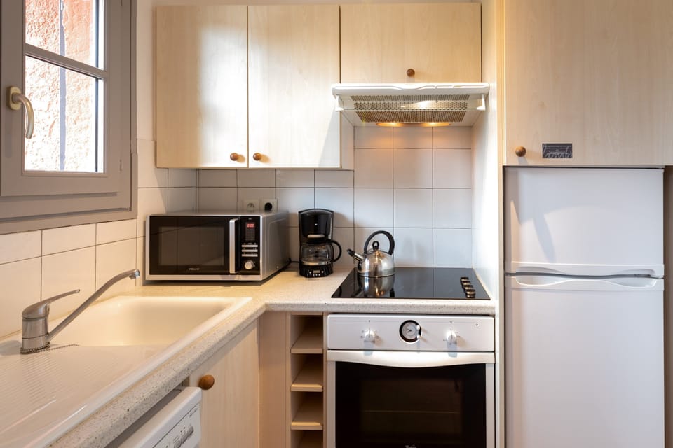 Make a tasty snack in your own kitchenette!