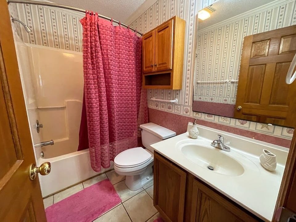 Private bath to bedroom 3