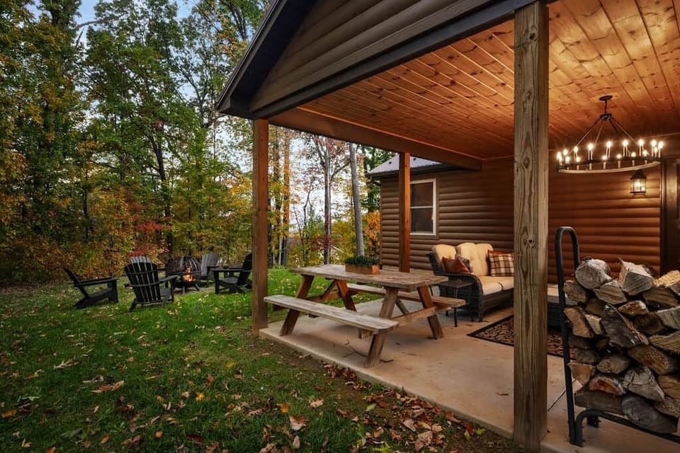 Outdoor dining, seating, and fire pit - so much to enjoy!