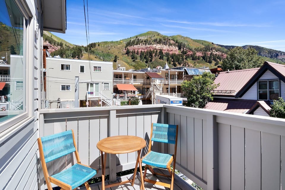 Private deck with stunning views of the box canyon-