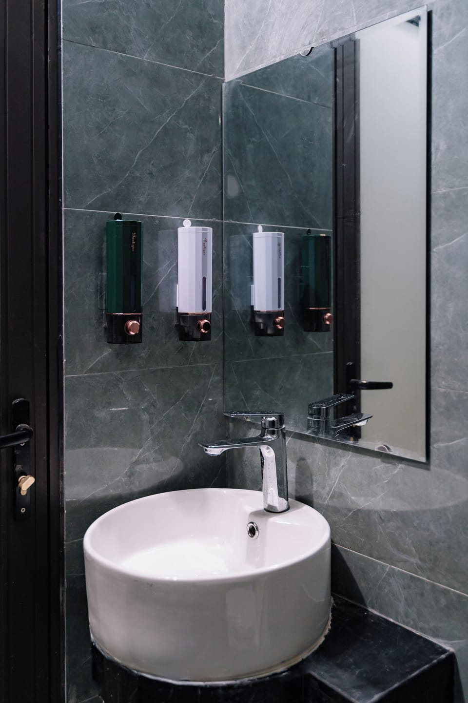 Family Double Room | Bathroom | Shower, rainfall showerhead, free toiletries, slippers