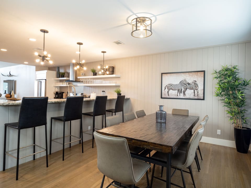 Dining + Bar Seating