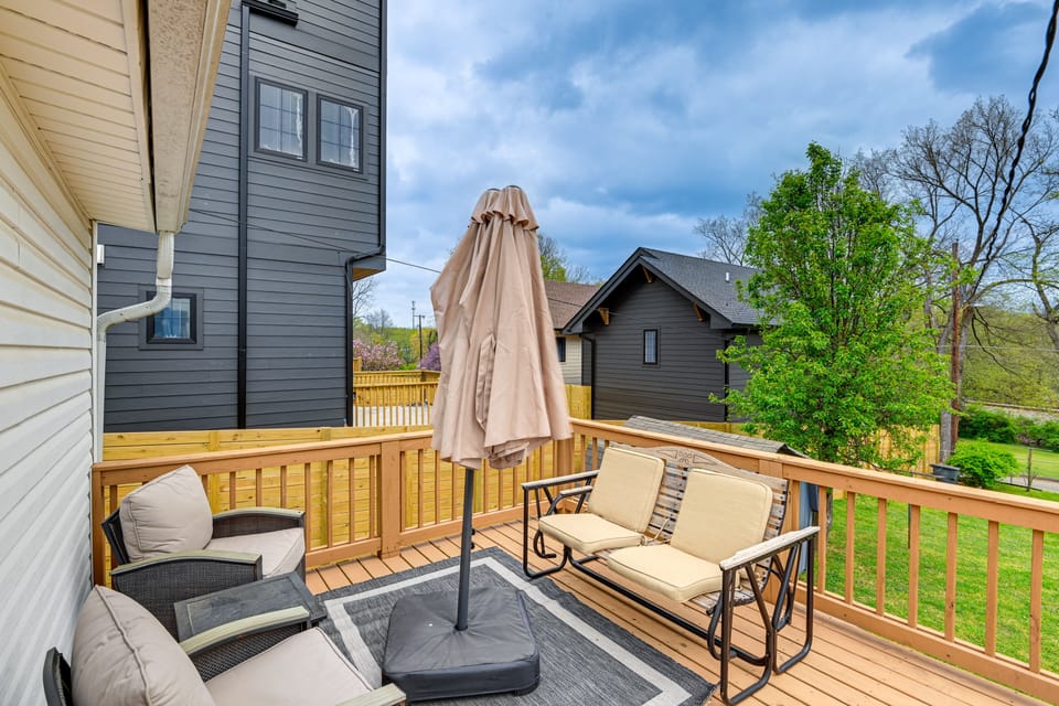Deck | Patio | Charcoal Grill | Fenced Backyard