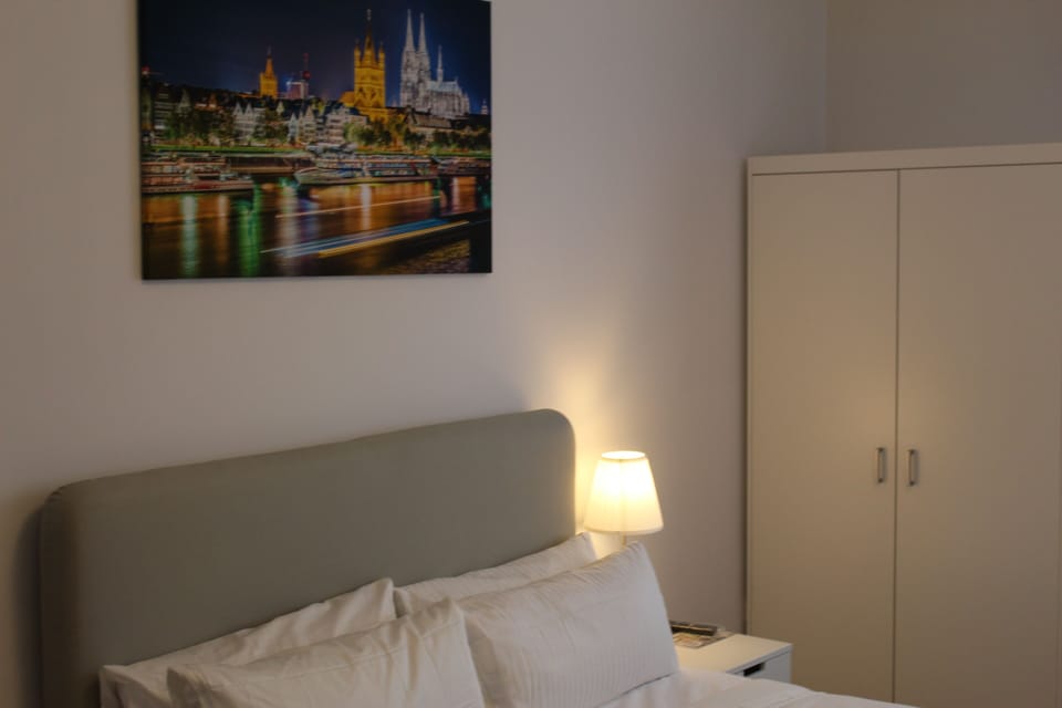 City Double or Twin Room, 1 Queen Bed, River View | Individually decorated, individually furnished, desk, laptop workspace