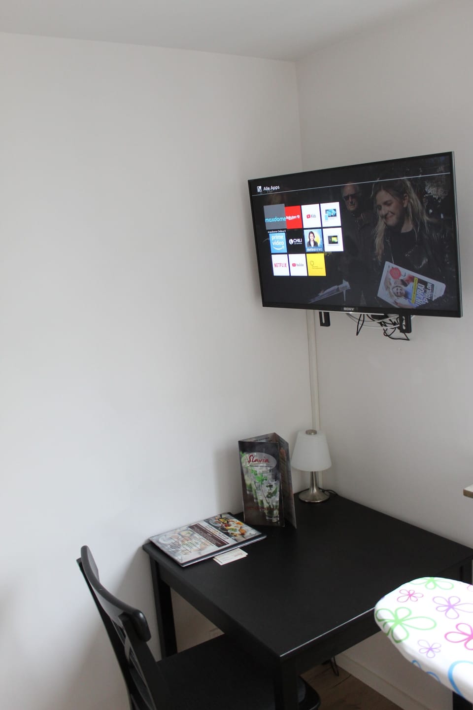 City Double Room, 1 Queen Bed, River View | In-room dining