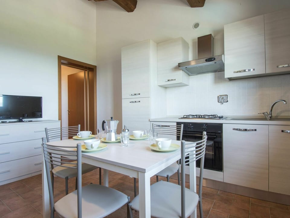 Room, Property, Furniture, Countertop, Kitchen, Building, Interior Design, Cabinetry, Floor, House