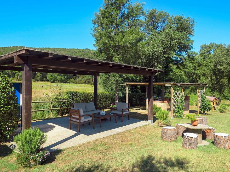 Plant, Sky, Plant Community, Shade, Tree, Land Lot, Natural Landscape, Outdoor Bench, Outdoor Furniture, Shrub