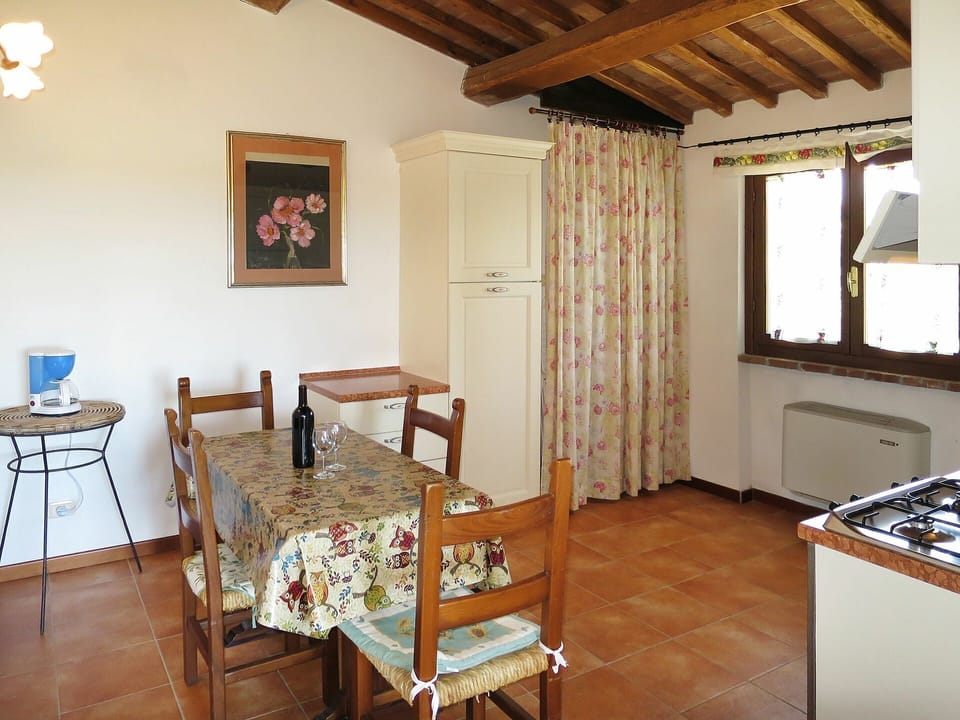 Room, Property, Furniture, Building, Interior Design, House, Floor, Table, Ceiling, Dining Room