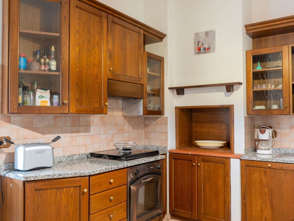 Cabinetry, Countertop, Furniture, Property, Kitchen Appliance, Kitchen, Building, Home Appliance, Shelf, Wood