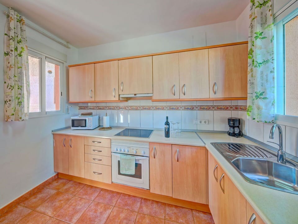 Cabinetry, Kitchen Sink, Countertop, Sink, Property, Furniture, Tap, Blue, Wood, Kitchen