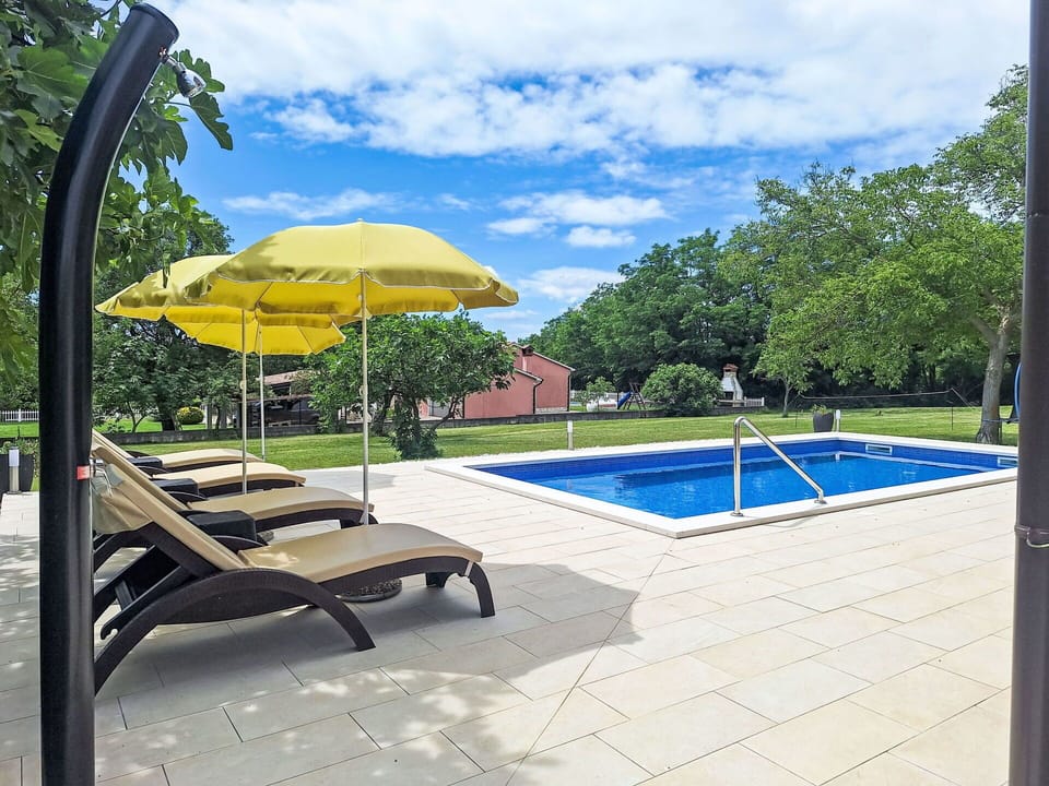 Swimming Pool, Outdoor Furniture, Leisure, Composite Material, Furniture, Shade, Resort, Umbrella, Sunlounger, Chair