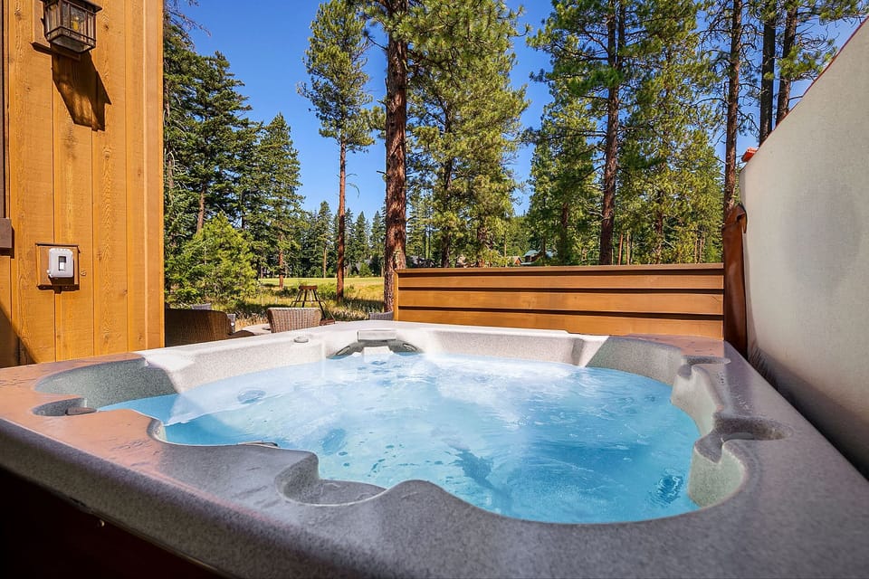 Rope Rider Retreat - Private, 6 person hot tub.
