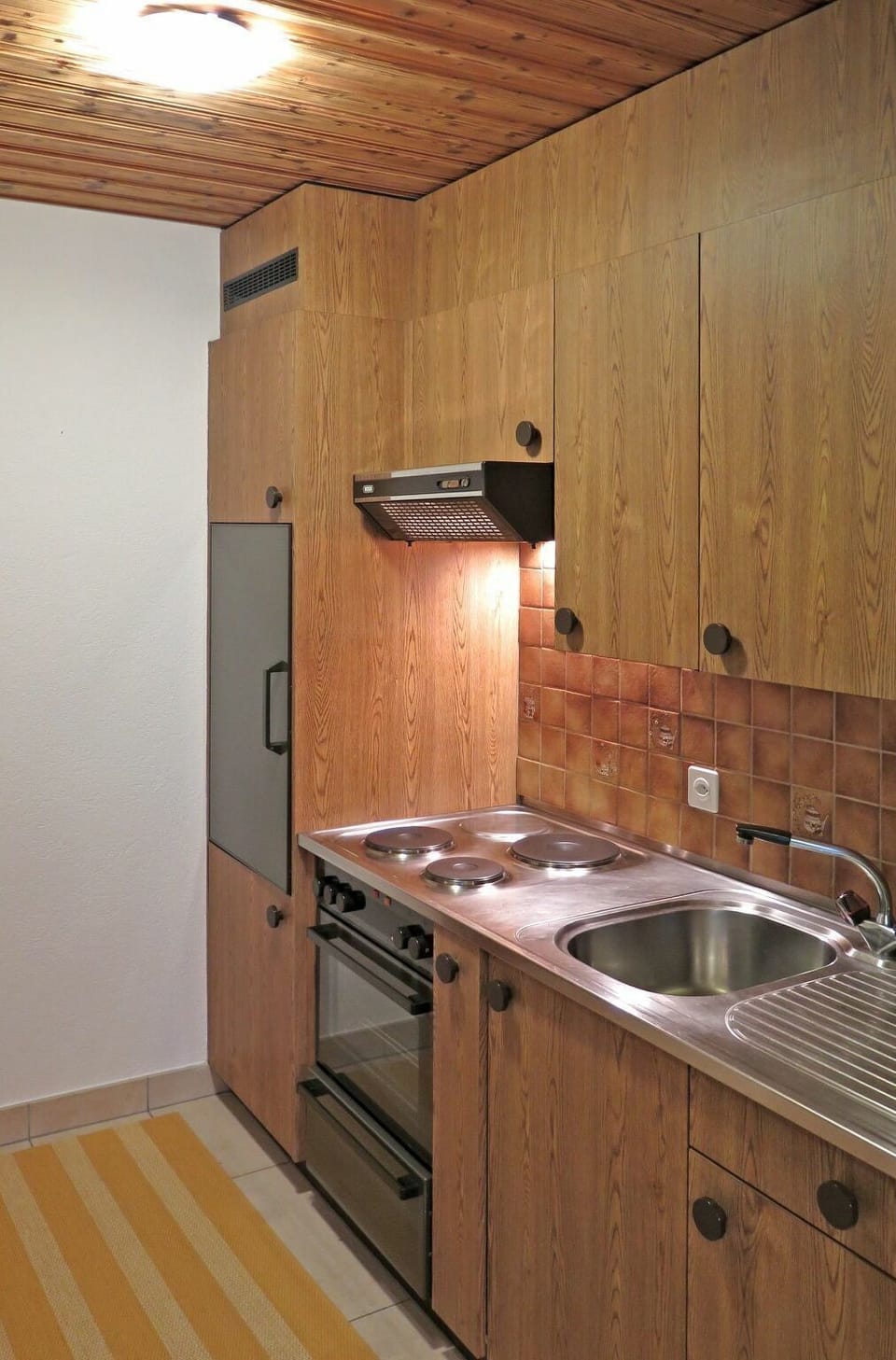 Countertop, Room, Property, Cabinetry, Sink, Furniture, Kitchen, Floor, Wood Stain, Tile