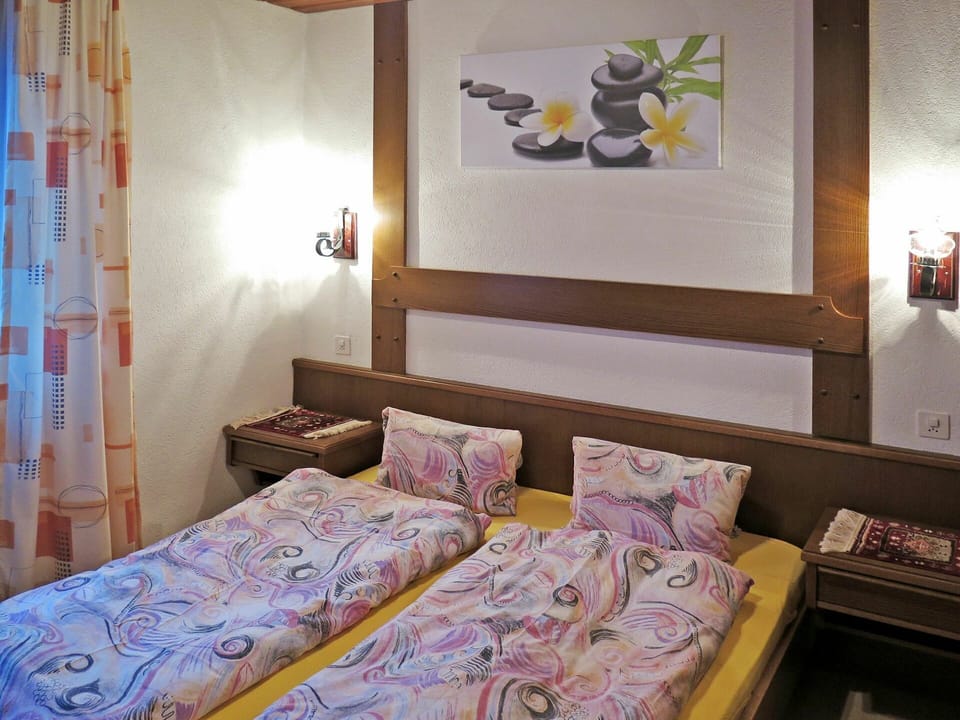 Bedroom, Room, Bed, Furniture, Bed Sheet, Property, Interior Design, Bed Frame, Bedding, Pink