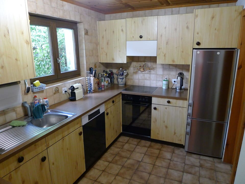 Countertop, Cabinetry, Kitchen Sink, Sink, Property, Window, Kitchen, Tap, Wood, Kitchen Appliance