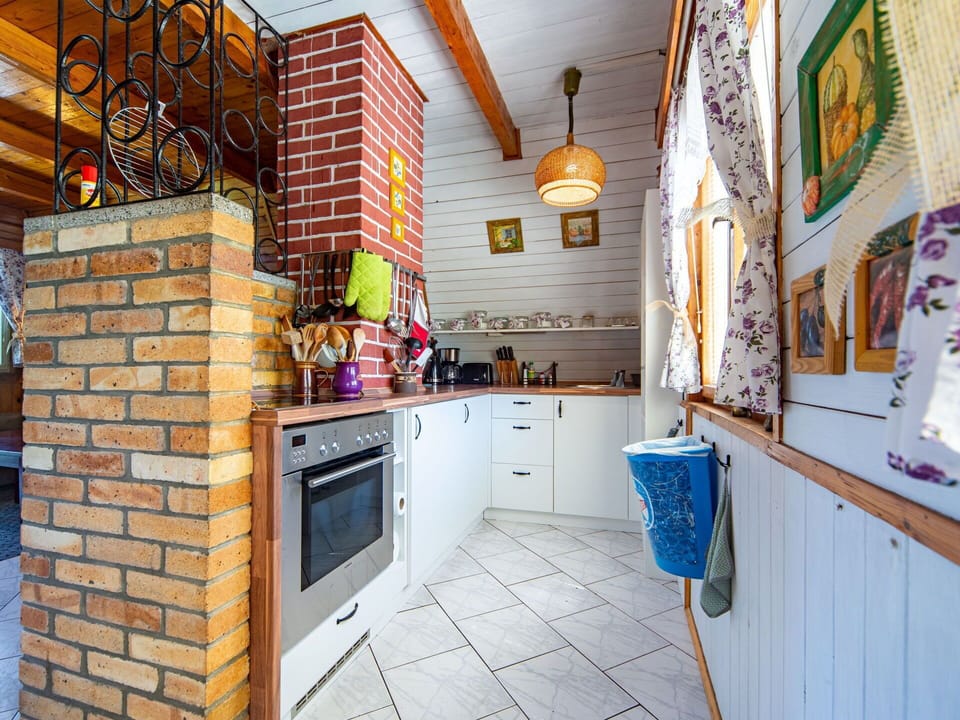 Property, Interior Design, Wood, Wall, Floor, Building, Flooring, Brick, Countertop, Real Estate