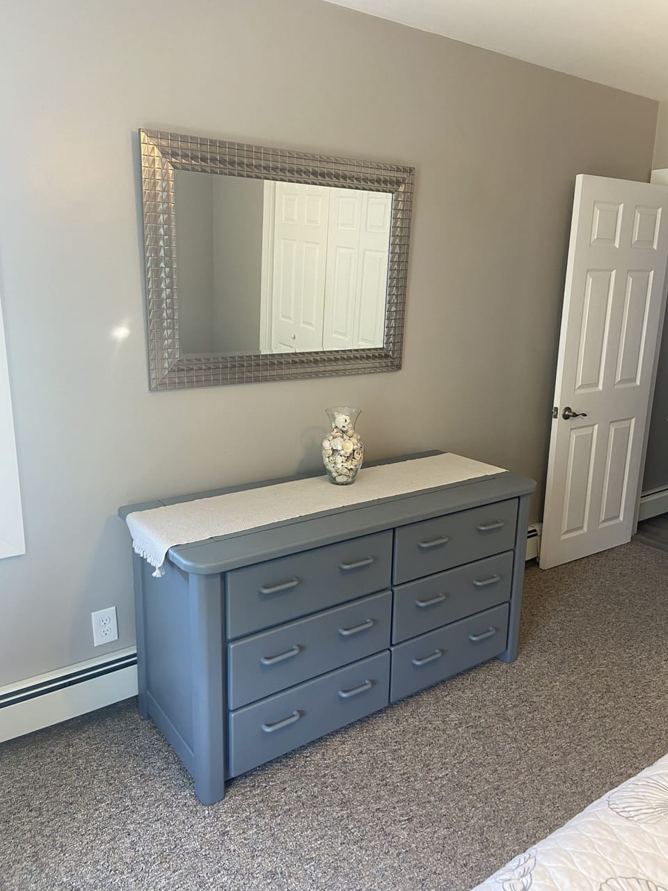 Downstairs master w king bed