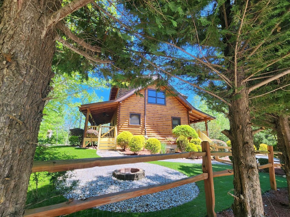 Private log cabin in the mountains with lake, beach and river access!