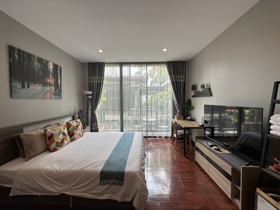 Superior King Room With Balcony | Premium bedding, minibar, individually decorated, desk
