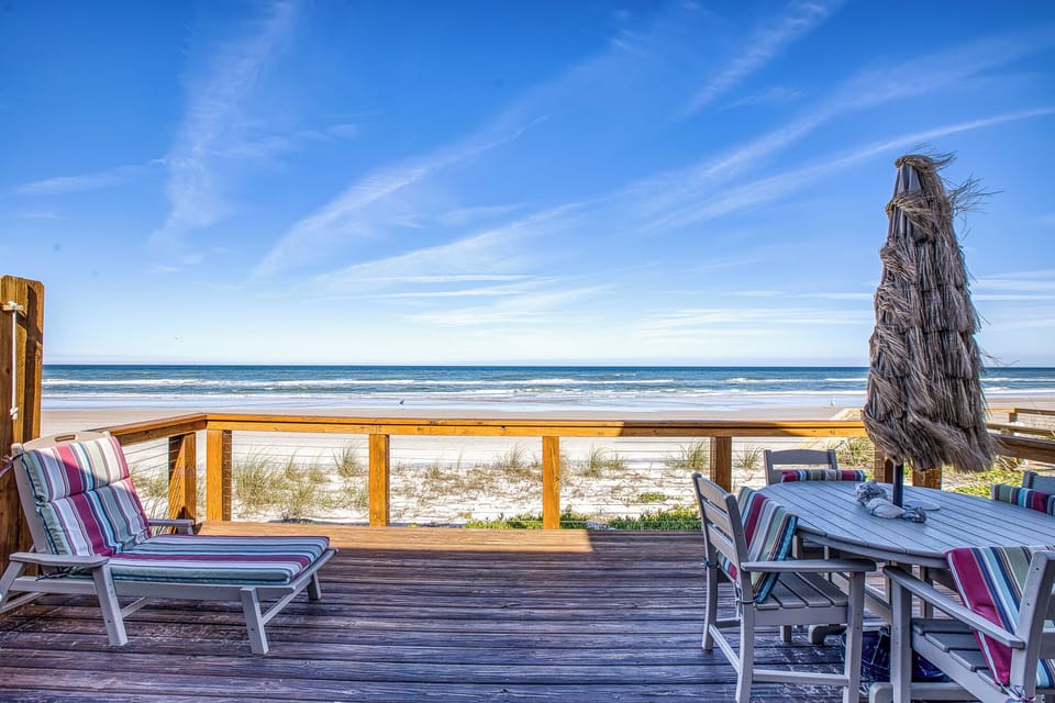 Spacious deck that overlooks the ocean.