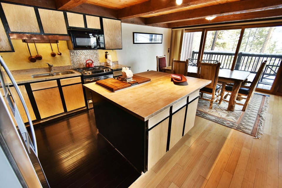 Large Kitchen Island - Large Kitchen Island
