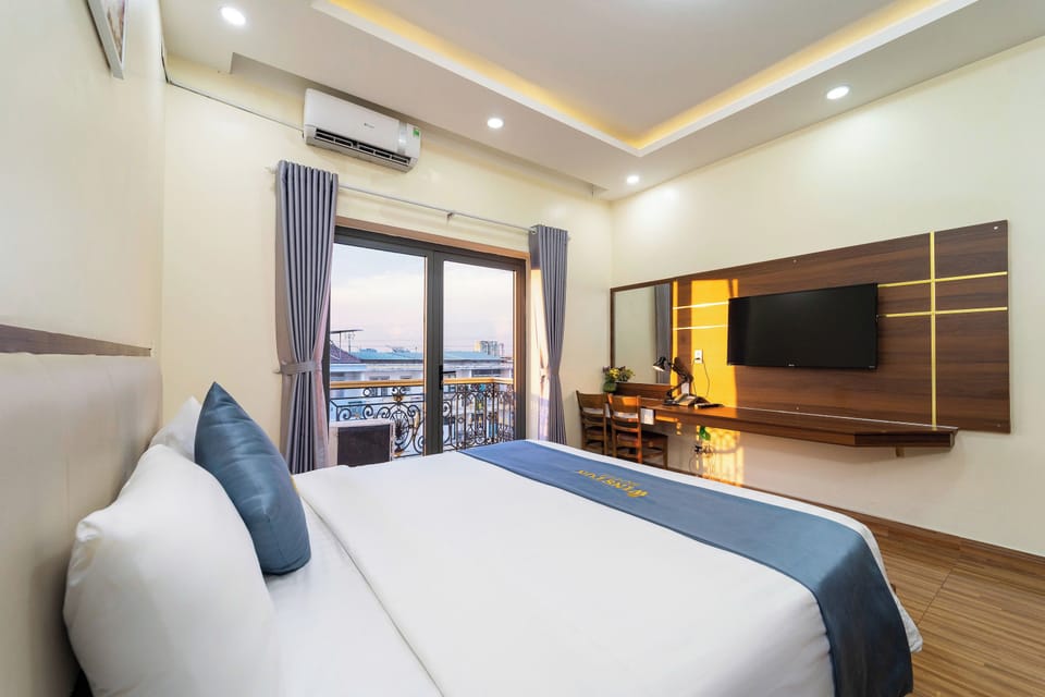 Luxury Room, 1 King Bed, Balcony, City View | Minibar, desk, blackout drapes, free WiFi