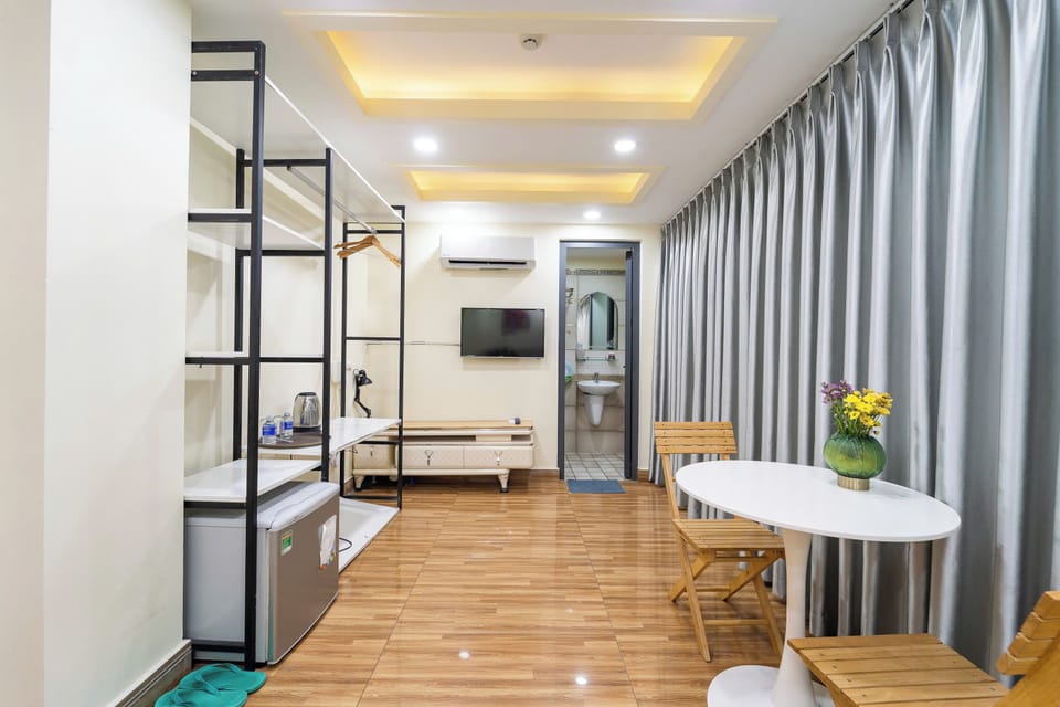 Standard Single Room | Minibar, desk, blackout drapes, free WiFi