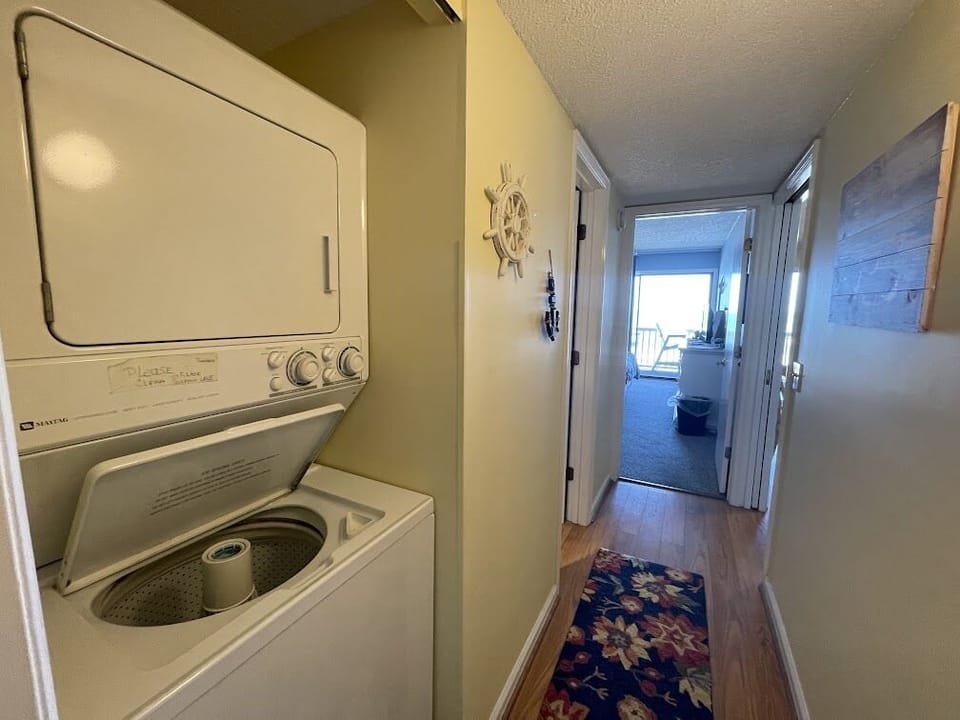 Hall between bedrooms has Washer/Dryer and bath 2 access