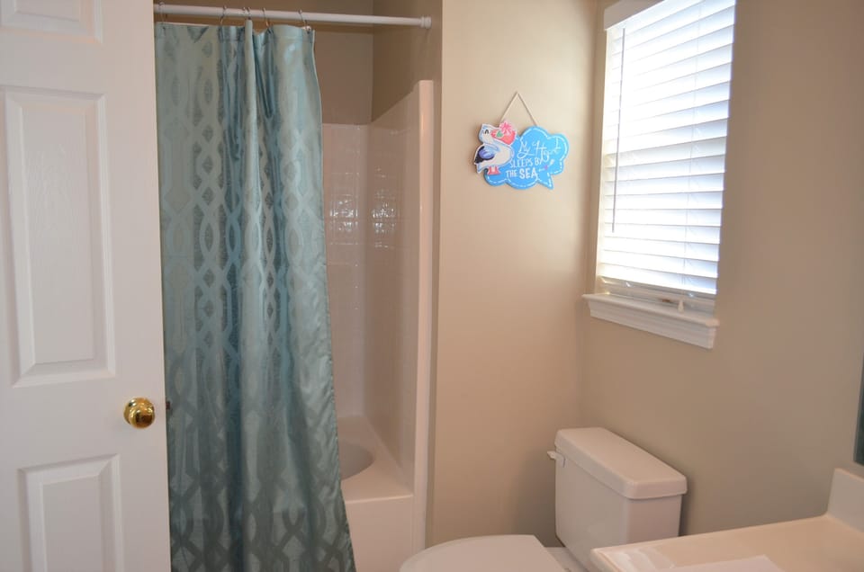 Bedroom 3 Bathroom with Shower/Tub Combo