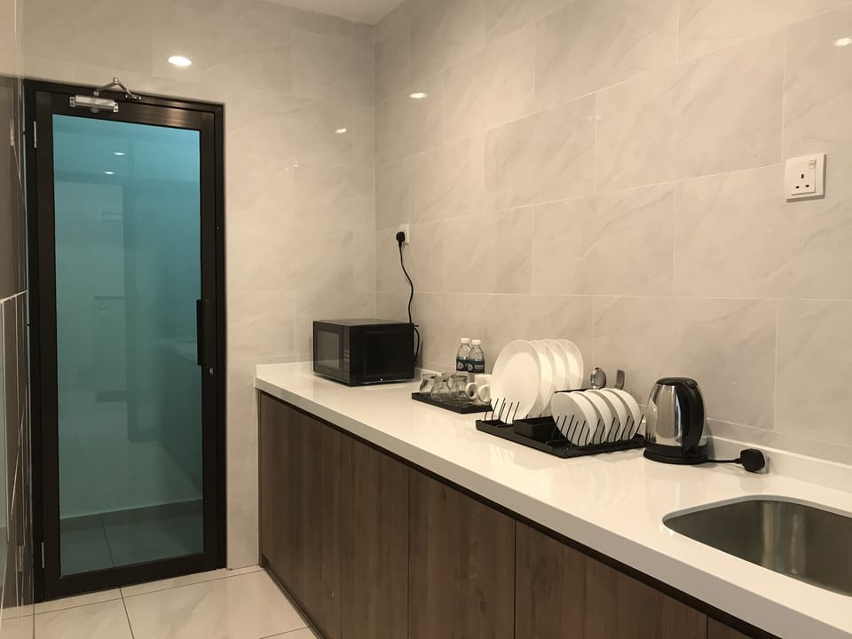 Family Suite | Private kitchen | Electric kettle