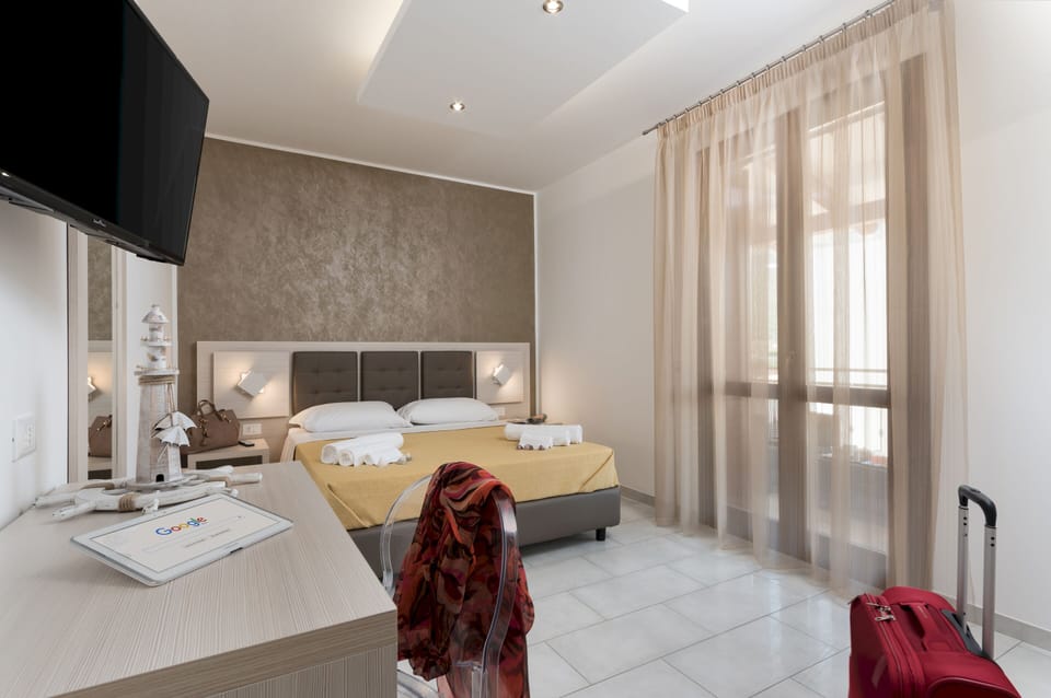 Double Room | Cribs/infant beds, free WiFi, bed sheets