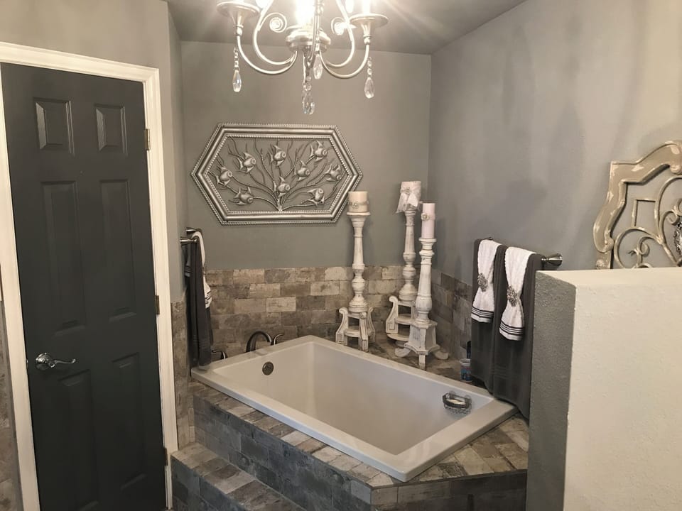 master bath tub  