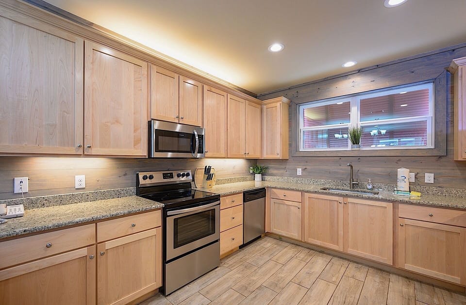 Large kitchen, fully stocked.