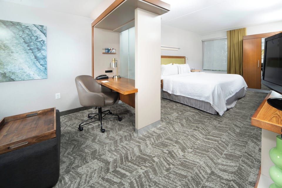 Desk, iron/ironing board, free cribs/infant beds, free WiFi