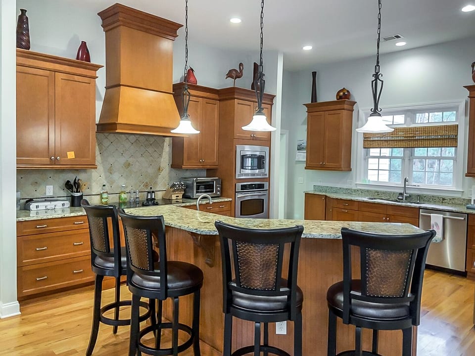 Kitchen counter eating area