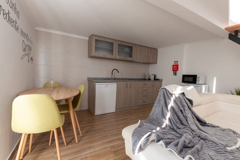 House, 1 Bedroom (Casa da Estrela) | Private kitchenette | Mini-fridge, microwave, espresso maker