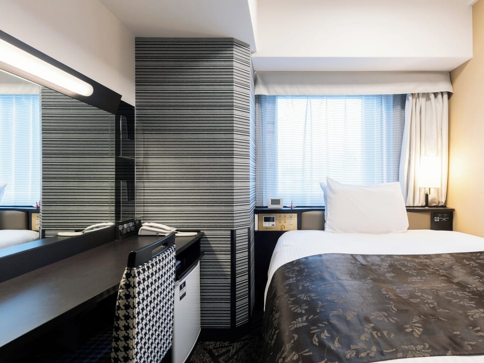 Standard Room with 1bed - Non-Smoking | Desk, blackout drapes, WiFi (free), bed sheets
