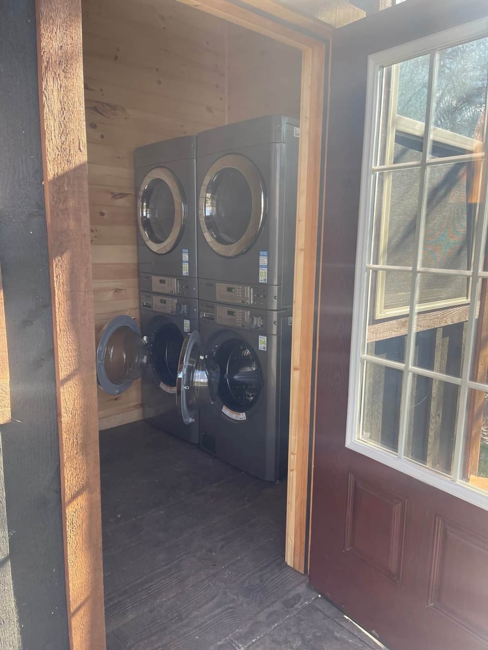 Shared laundry room (2)