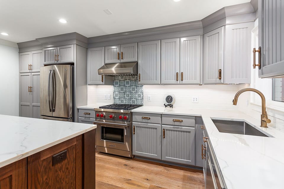 Fully-equipped Kitchen with island