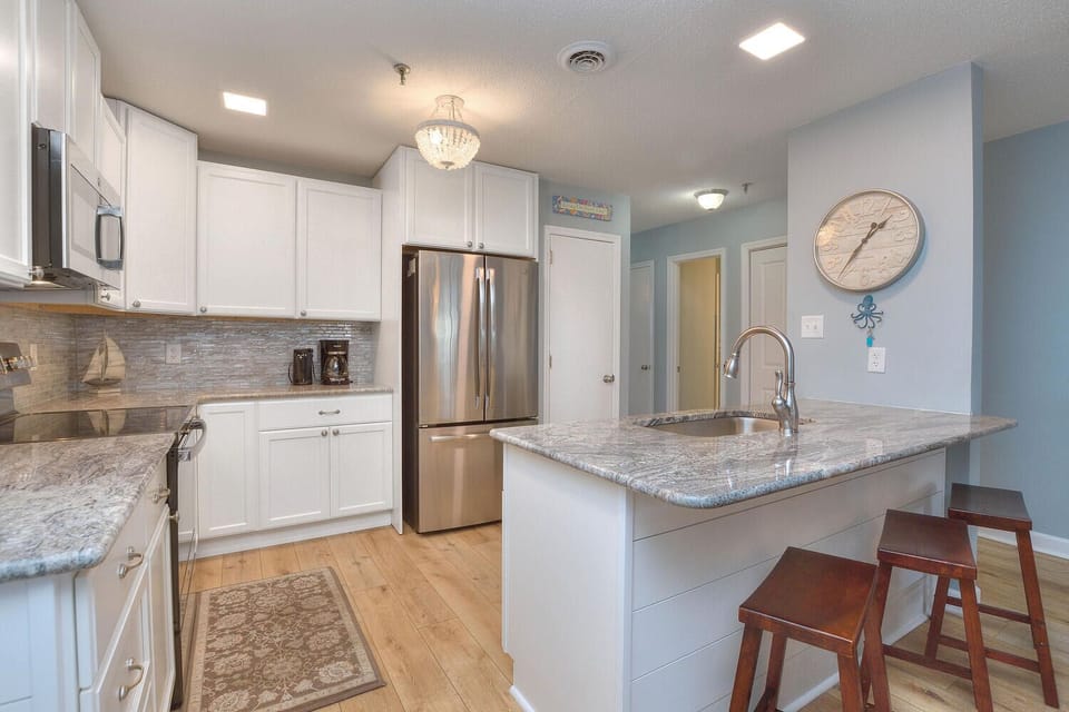 The kitchen has everything you could possibly need to enjoy a good meal!
