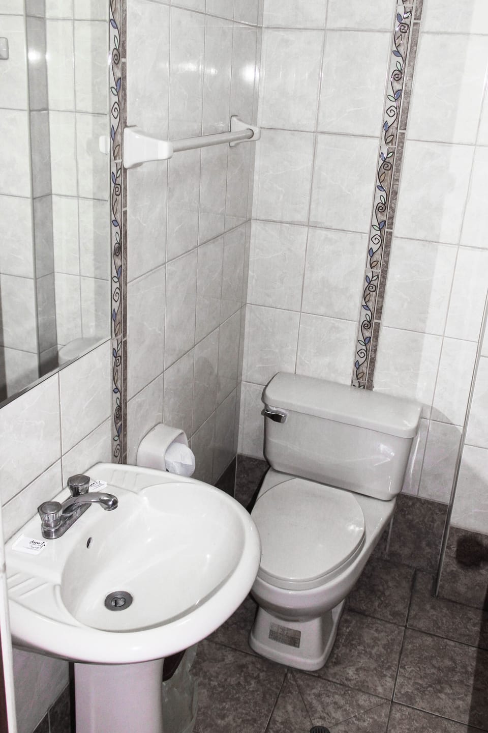 Shower, rainfall showerhead, free toiletries, hair dryer