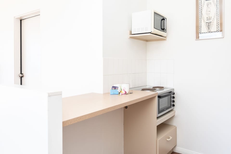 Panoramic Single Room | Private kitchenette | Full-size fridge, microwave, electric kettle