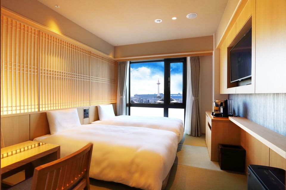 Deluxe Twin | Down comforters, in-room safe, blackout drapes, soundproofing