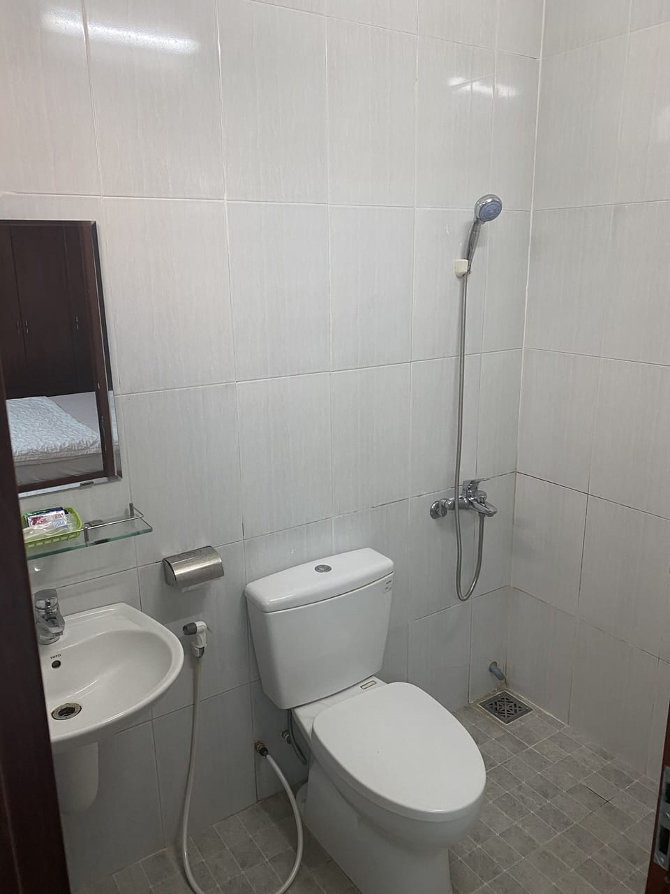 Basic Double Room | Bathroom | Shower, free toiletries, hair dryer, slippers
