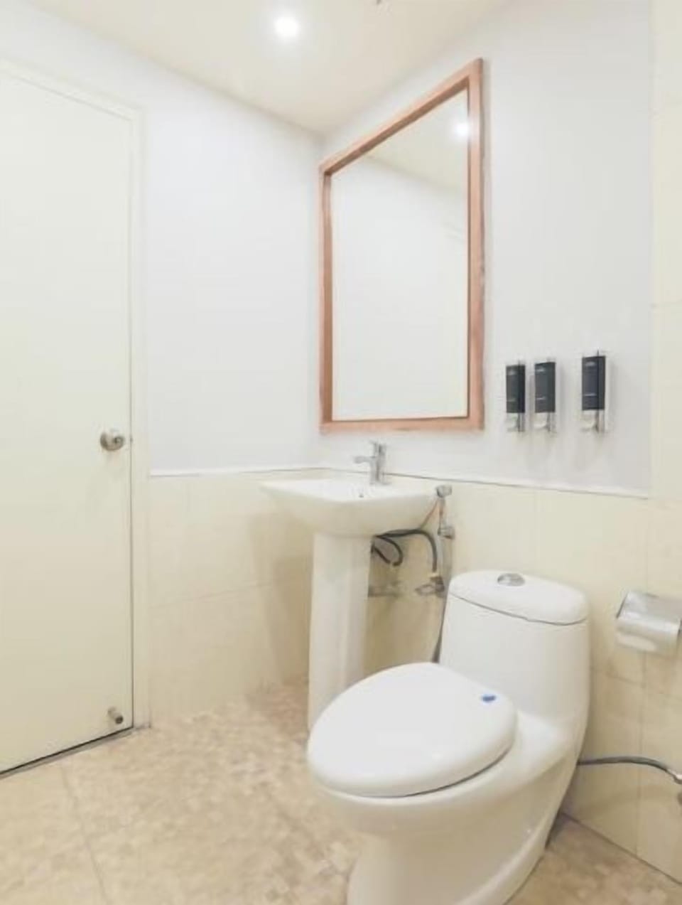 Deluxe Double Room | Bathroom | Shower, rainfall showerhead, towels