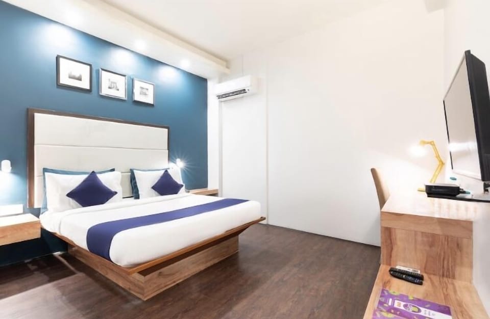 Deluxe Double Room | Soundproofing, iron/ironing board, free WiFi, bed sheets