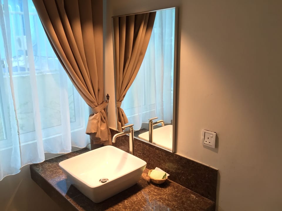 Bathroom sink