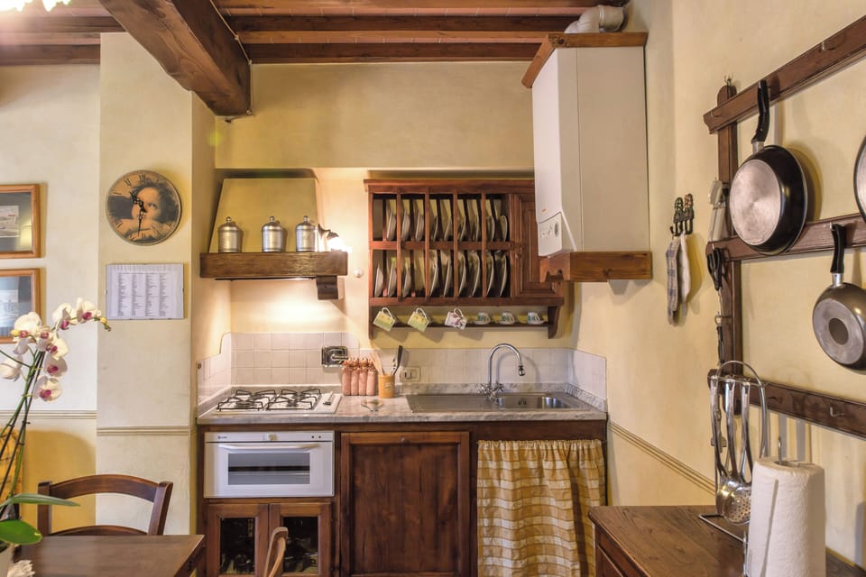 Apartment, 2 Bedrooms, Garden View | Private kitchen | Microwave, coffee/tea maker