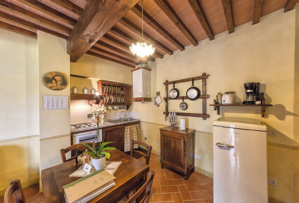 Apartment, 2 Bedrooms, Garden View | Private kitchen | Microwave, coffee/tea maker