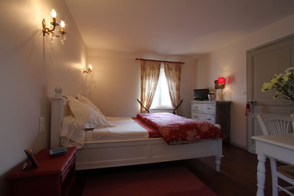 Double Room | Rollaway beds, free WiFi, bed sheets